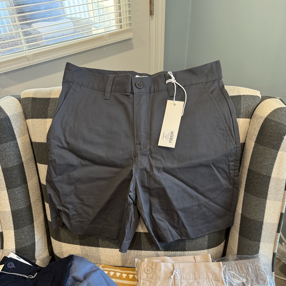 FIVE FOUR. Men’s Flat Front Shorts. Size 30 NWT! Modern Asphalt (Dark Grey)